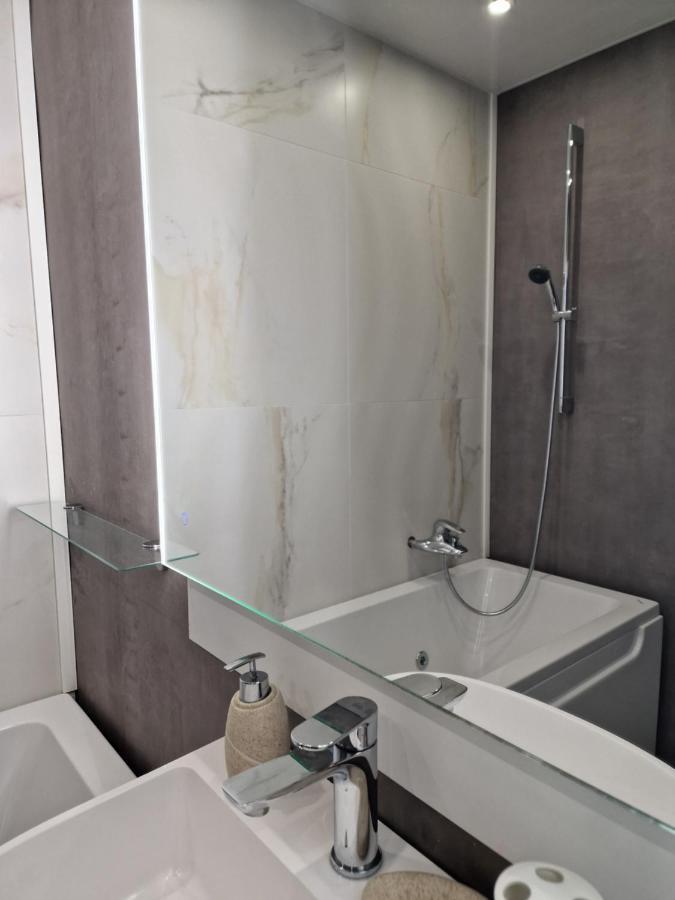 Marsselis Luxe Port Apartment Varna Exterior foto